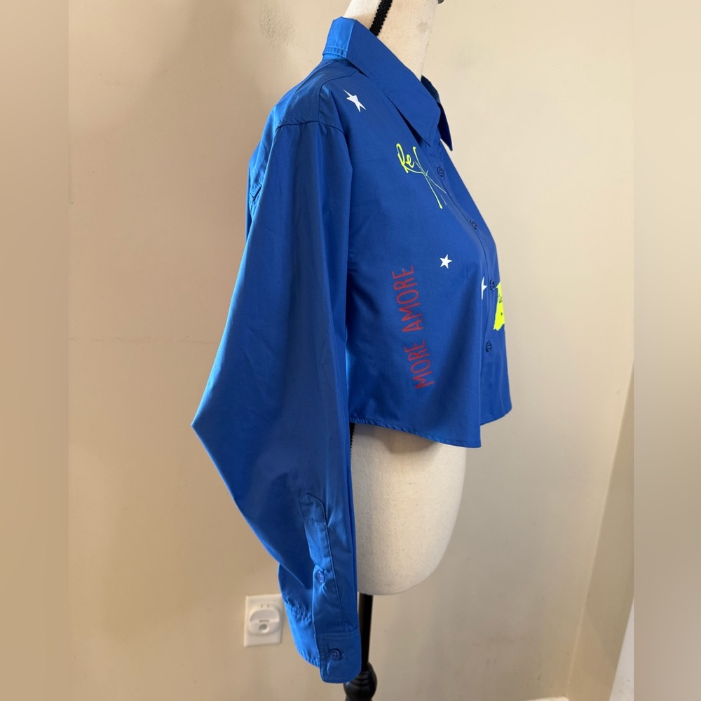 On Twelfth cropped graphic funky vibrant blue heart  top SZ SM - Picture 2 of 14